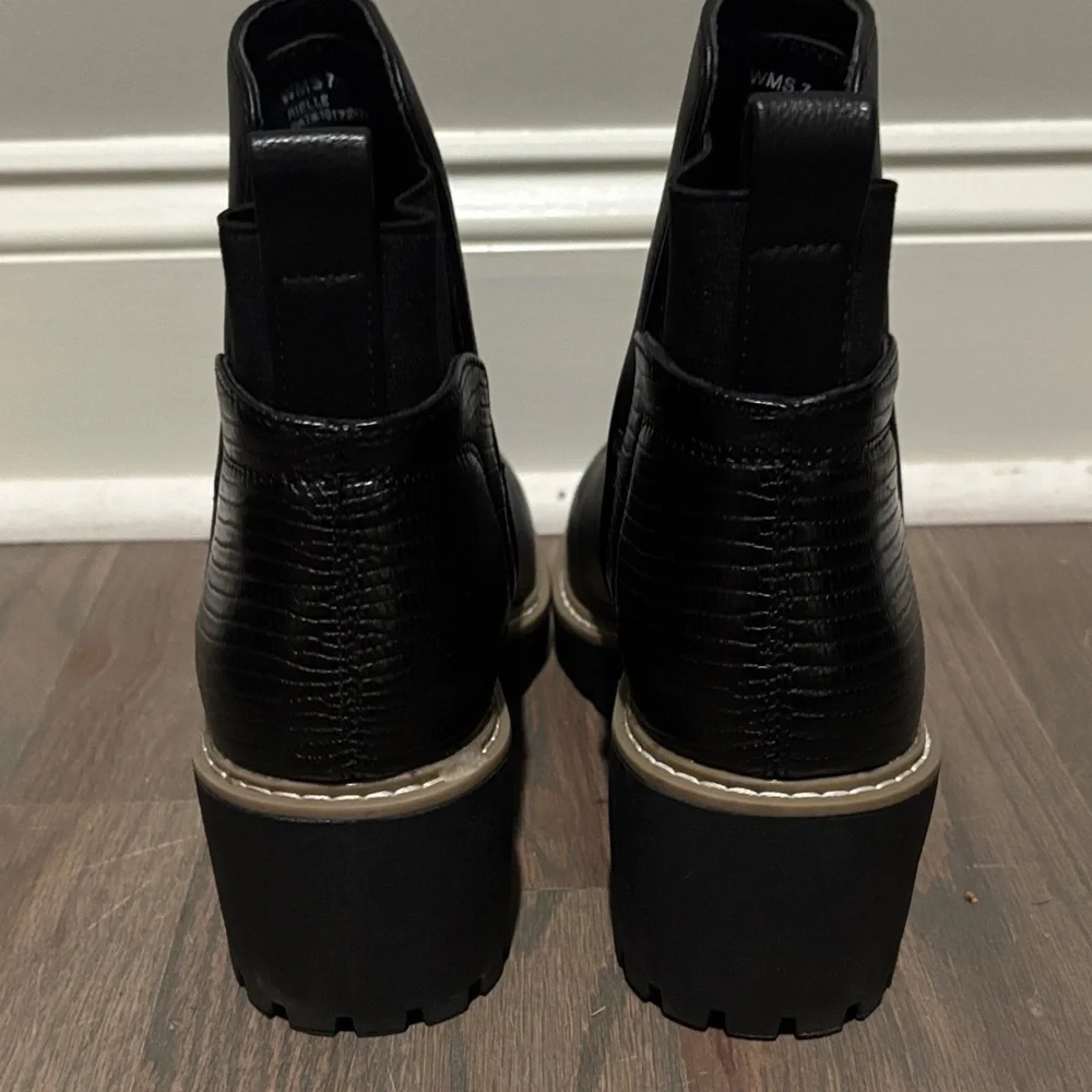 DV by Dolce Vita Black Ankle Booties - Picture 3 of 4